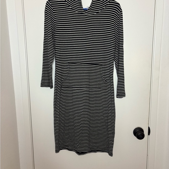 Velvet Torch Dresses & Skirts - Velvet Torch Black and White Sheath Dress with Cowl Neck